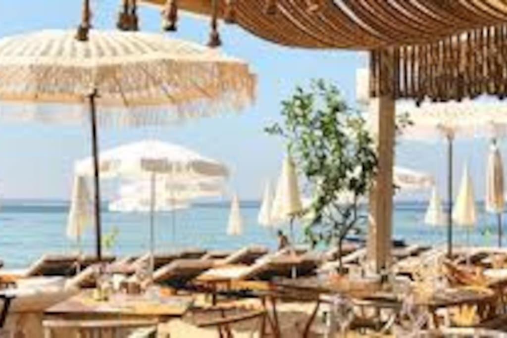 Appartement F2 Climatise A Golfe -juan En Front De Et Piscine