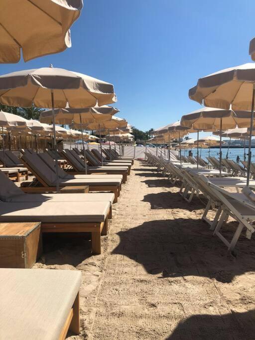 F2 Climatise A Golfe -juan En Front De Et Piscine *
